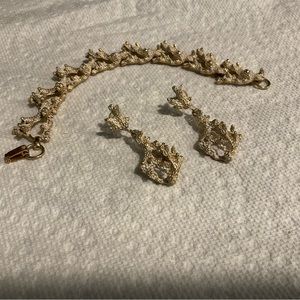 1950s Goldtone & White Coral Design Bracelet & Earring Set